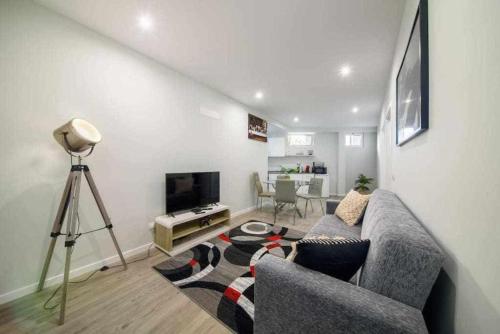 Pena Apartments - B by MTH