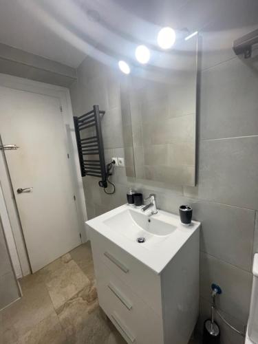 Studio one-bedroom apartment in Madrid