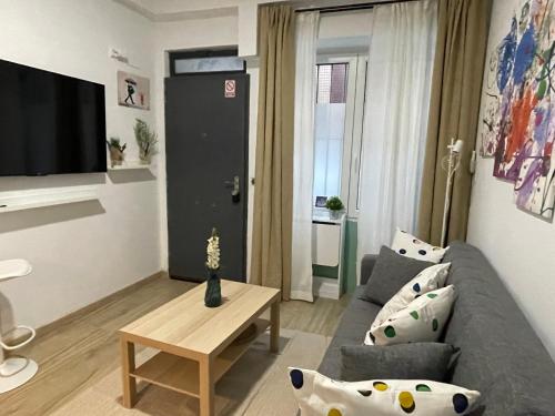 Studio one-bedroom apartment in Madrid