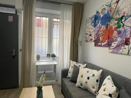 Studio one-bedroom apartment in Madrid