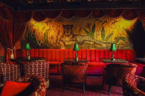 Wonder Budapest — Lounge or bar