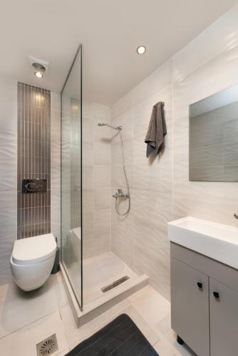 Loft 146 tesisinde bir banyo