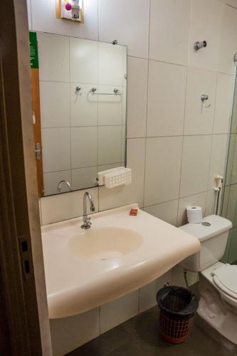 a bathroom with a sink and a toilet at Requinte Hotel in Altamira