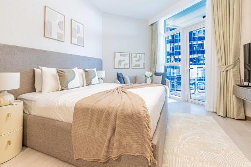 Minimalist Luxe Studio in the City