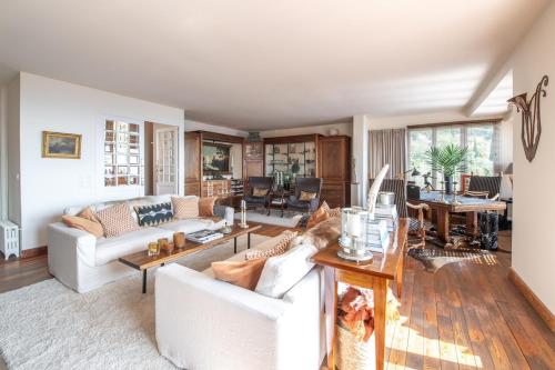 Villa Belle vue - 5 bdr, 5 min walk to town & pool