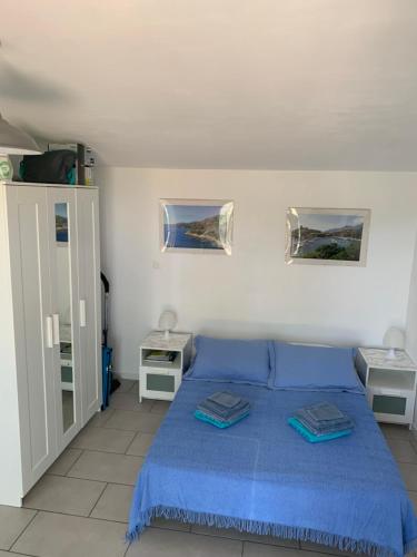 Llit o llits en una habitació de Charmants studios