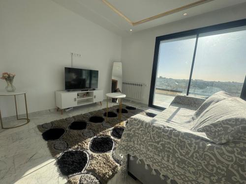 Cozy apartment with private terrace, all within walking distance