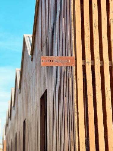 a building with a sign on the side of it at Hotel El Aguamiel in Lunlunta
