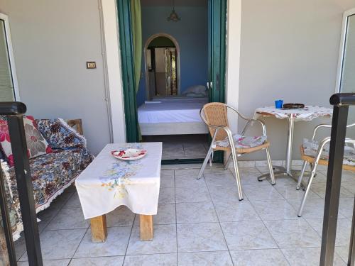 Ground floor economy studio in karmiris studios