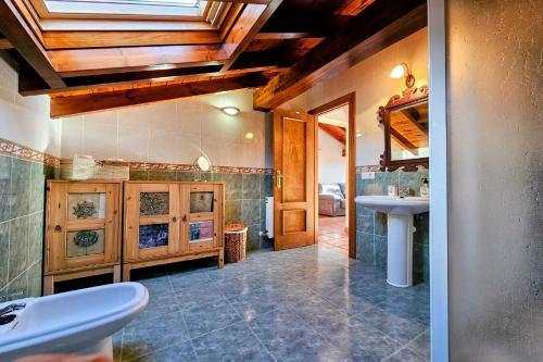 a bathroom with a toilet and a sink at Playa de La Franca, jardín y WiFi - Casa Freya in La Franca