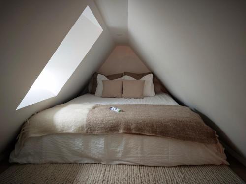 a bedroom with a bed in a attic at Slow Suite & Spa Erstein in Erstein