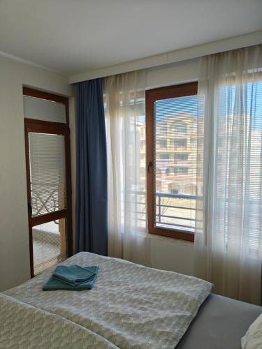 a bedroom with a bed and a window with a view at Ines - Golf und Meer Bulgarien in Balchik