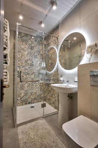 a bathroom with a shower and a sink at Hotel Velyka Vedmedytsya in Yaremche
