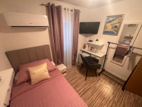 Η κουζίνα ή μικρή κουζίνα στο Damira Rooms
