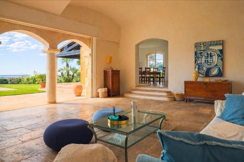 Magnifique Villa Provençal avec Piscine et Vue Mer