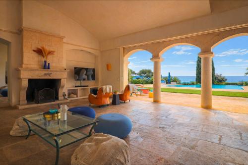 Magnifique Villa Provençal avec Piscine et Vue Mer
