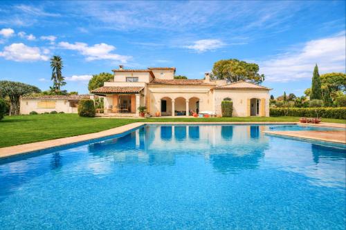 Magnifique Villa Provençal avec Piscine et Vue Mer