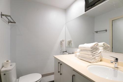 Fira Apartments by gaiarooms