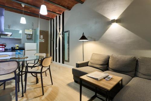 Fira Apartments by gaiarooms