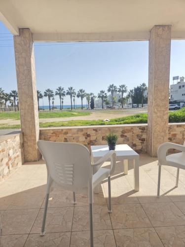 2 bedroom home sea view