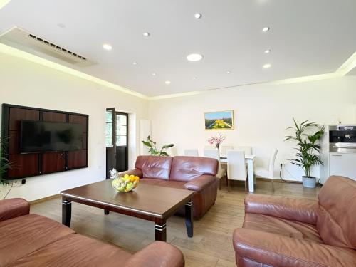 Zagreb 125 - 4 Bedrooms - Centre - Parking - New - Apartment - Terrace - Flexible Keybox Entry - Modern - Monthly Rent - WiFi