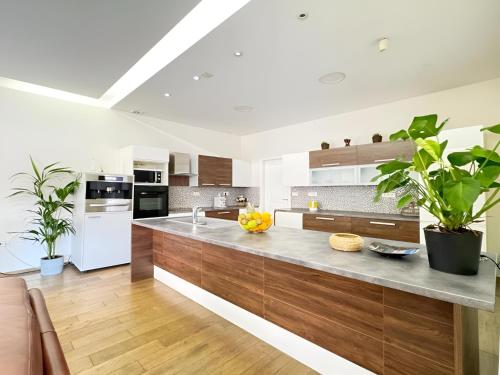 Zagreb 125 - 4 Bedrooms - Centre - Parking - New - Apartment - Terrace - Flexible Keybox Entry - Modern - Monthly Rent - WiFi