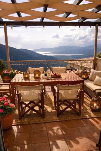 Casa Eleftheria Delphi 3 Bedroom Apartment with Large Balcony View