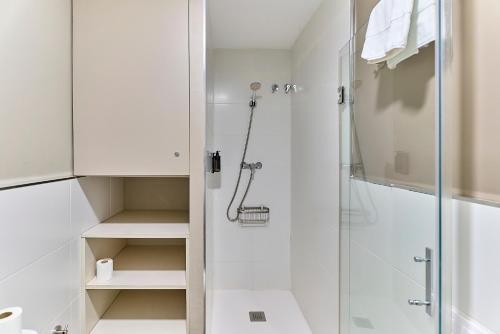 Montserrat Apartments by gaiarooms