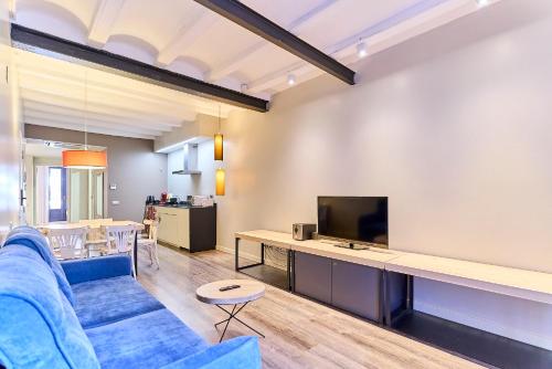 Montserrat Apartments by gaiarooms