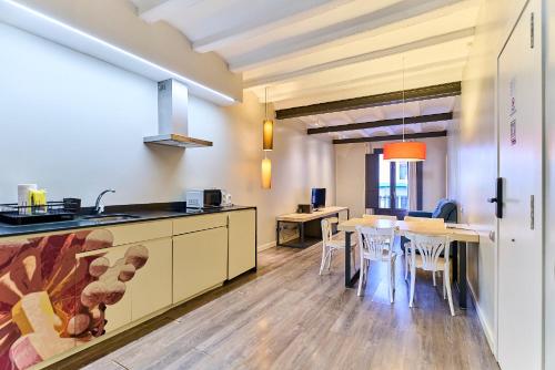 Montserrat Apartments by gaiarooms