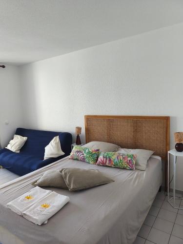 a bed with two pillows on it in a bedroom at Studio GAP in Le Diamant