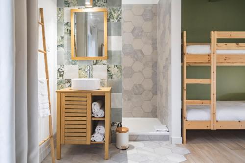 a bathroom with a sink and bunk beds at LA VILLA PALOMA in Crécy-la-Chapelle
