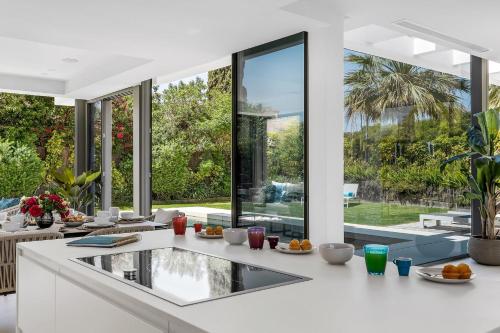 All About Villa Gladiolo