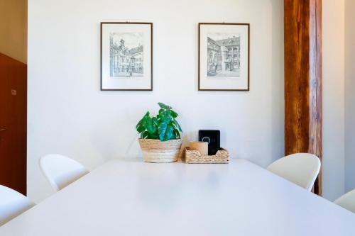Foto Historic City Center Design Apartments - Schlossberg View 3