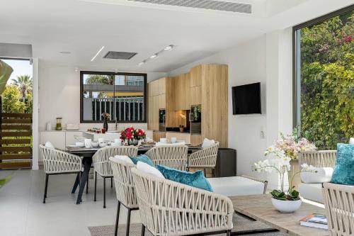All About Villa Gladiolo