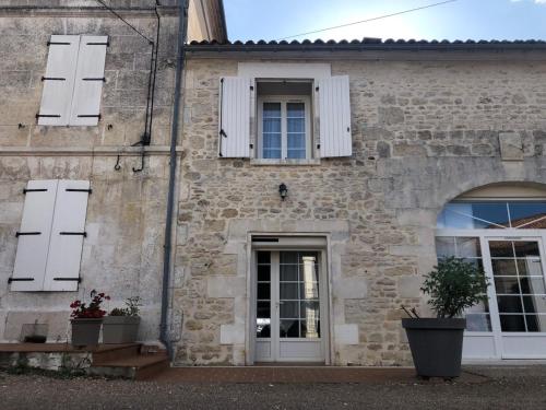 Logement calme avec parking gratuit - proche Angouleme