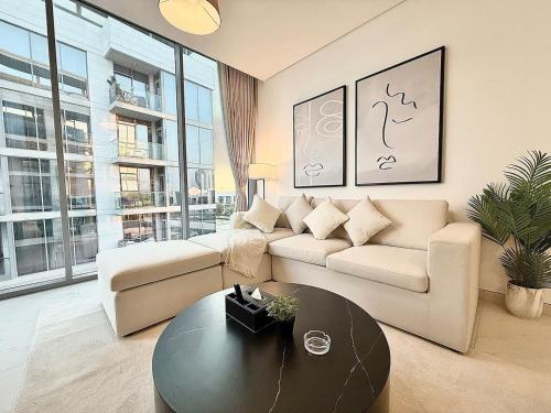 A Modern 1BR Apartment with Cozy Balcony