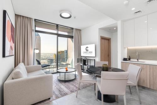 Peninsula Tower 1 - New Elegant Unit with Top Amenities