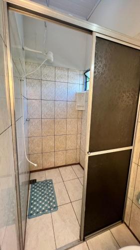 a shower with a glass door in a bathroom at Casa próxima ao Centro de Foz in Foz do Iguaçu