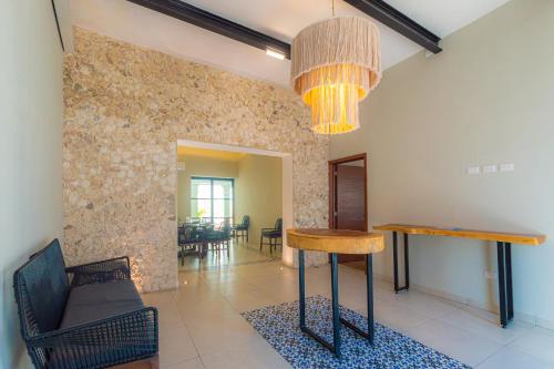 a living room with a table and a dining room at Casa Talavera, Tu Casa en Mérida in Mérida