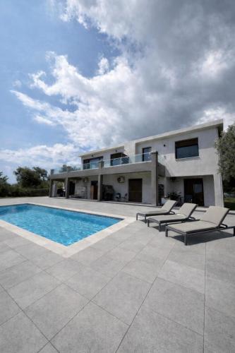 Pnoes Suites Apartments