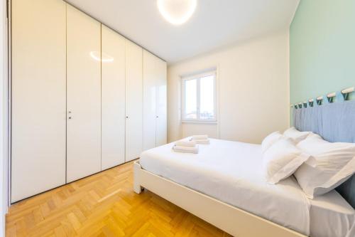 Spacious and bright 2bdr, 2 bathrooms
