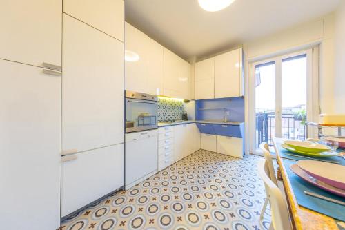 Spacious and bright 2bdr, 2 bathrooms