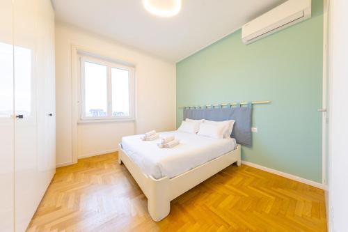 Spacious and bright 2bdr, 2 bathrooms