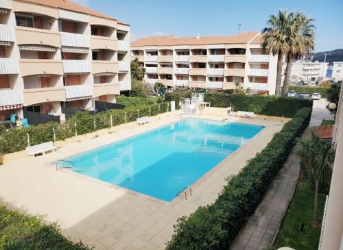 T2 climatisé dans résidence avec piscine, tout à pied