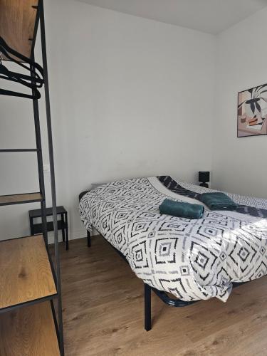 a bedroom with a bed and a ladder in it at L'Entre Deux Gare Centre-Ville in Saint-Brieuc