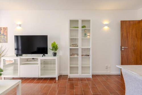 #333 2BR for Families Central Location