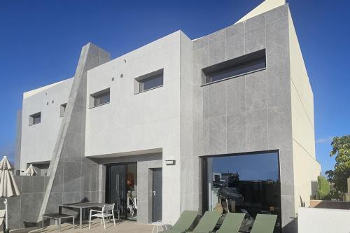 VillasRoyale León - heated pool and barrier free access