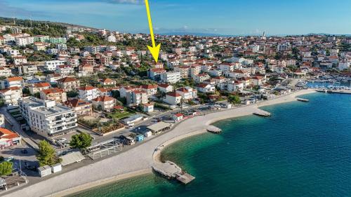 House Mrcela 200m from beach