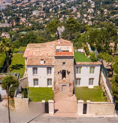 Villa exclusive au sommet de Cannes, 8 chambres, double piscine, vue sur la mer